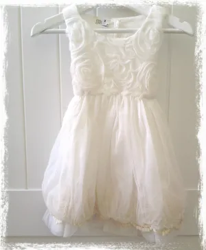 White petal and mesh puff layered dress. Dress46