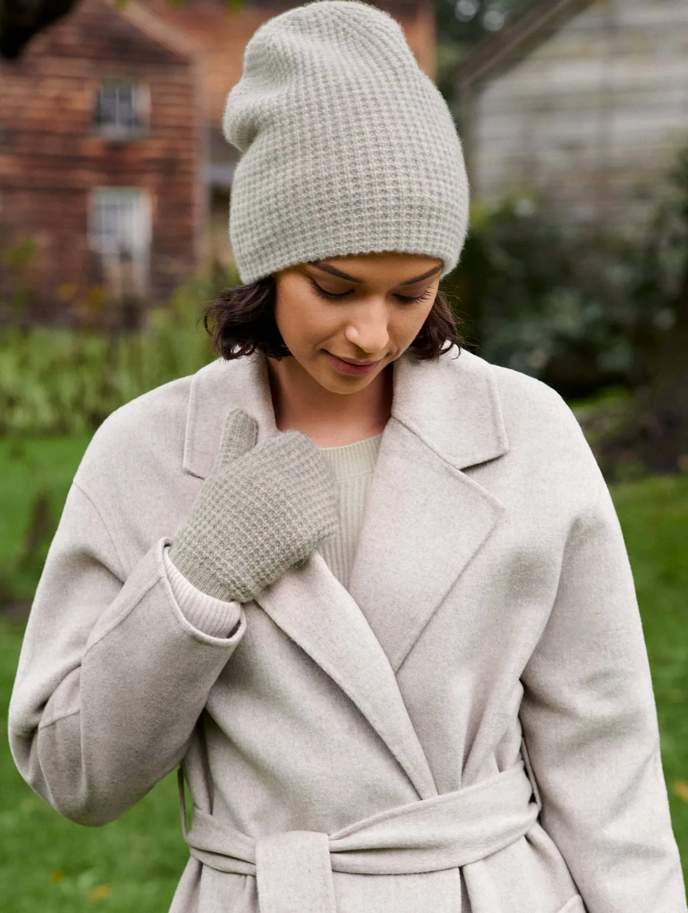 White   Warren - Cashmere Thermal Mittens in Misty Grey Heather