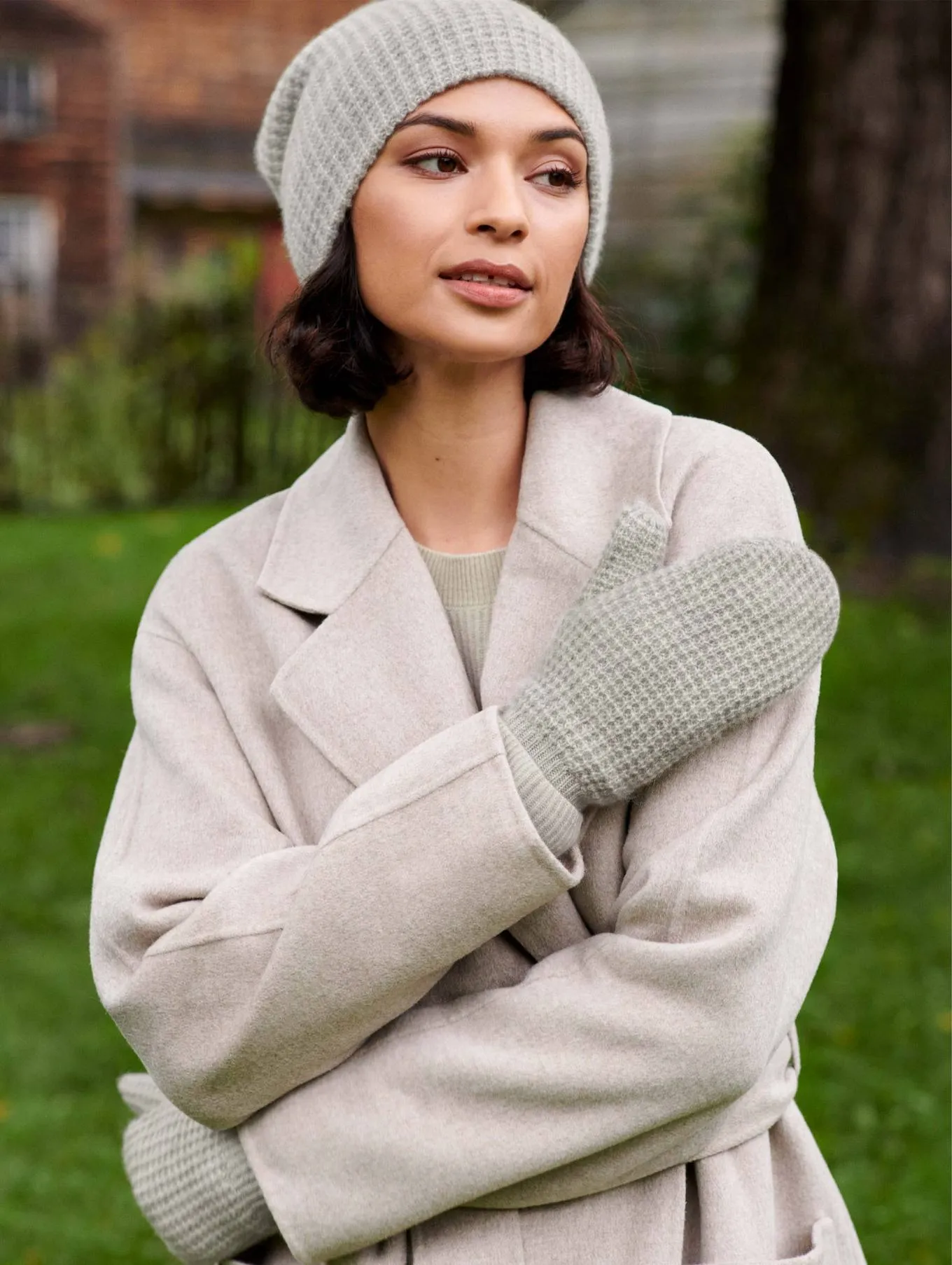 White   Warren - Cashmere Thermal Mittens in Misty Grey Heather