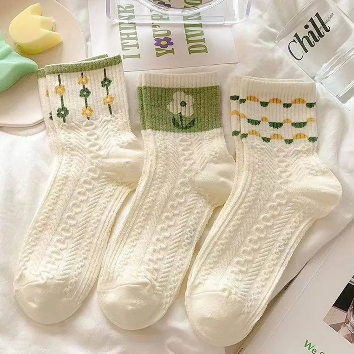 Women 5 Pairs Flowers Cotton Socks Comfort Casual Soft Fashion All Season Socks