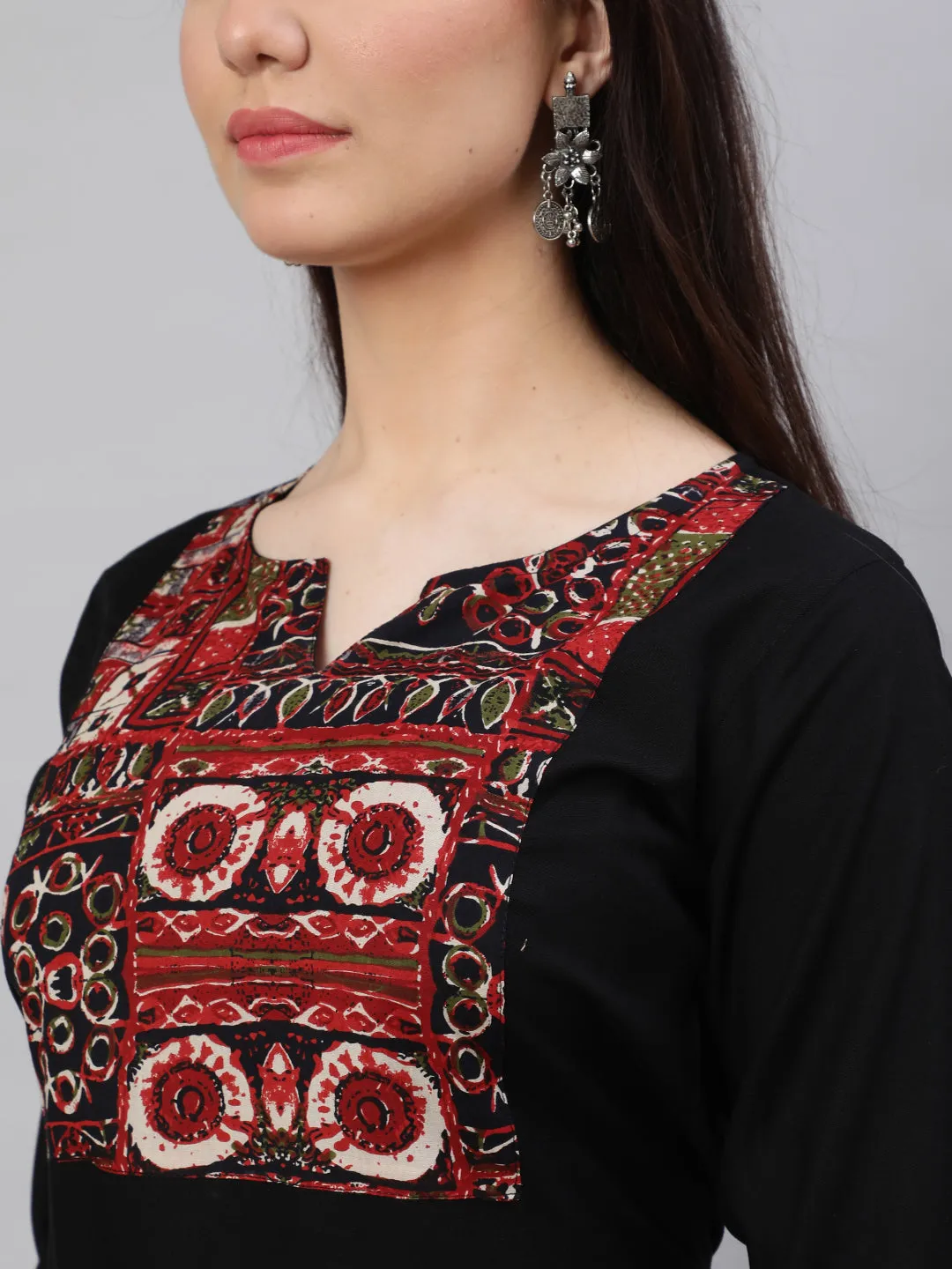 Women Black Printed Yoke Straight Kurta With Three Qurter Sleeves