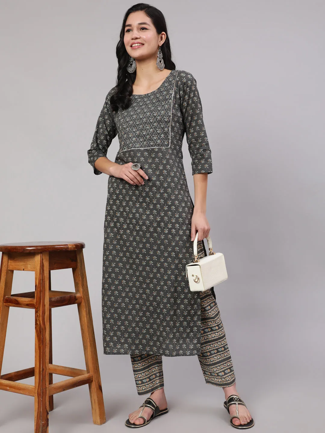 Women Grey Printed Straight Kurta With Trouser