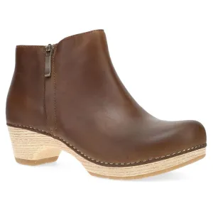 WOMEN'S DANSKO LIZANNE 2217641400 COLOR: TAN OILED PULL UP BOOT