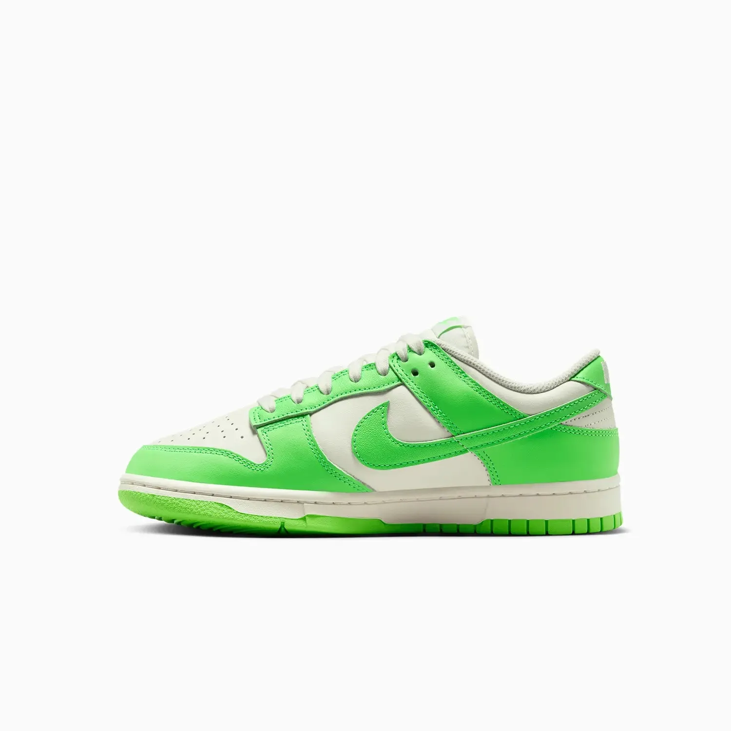 Women's Dunk Low "Green Strike"