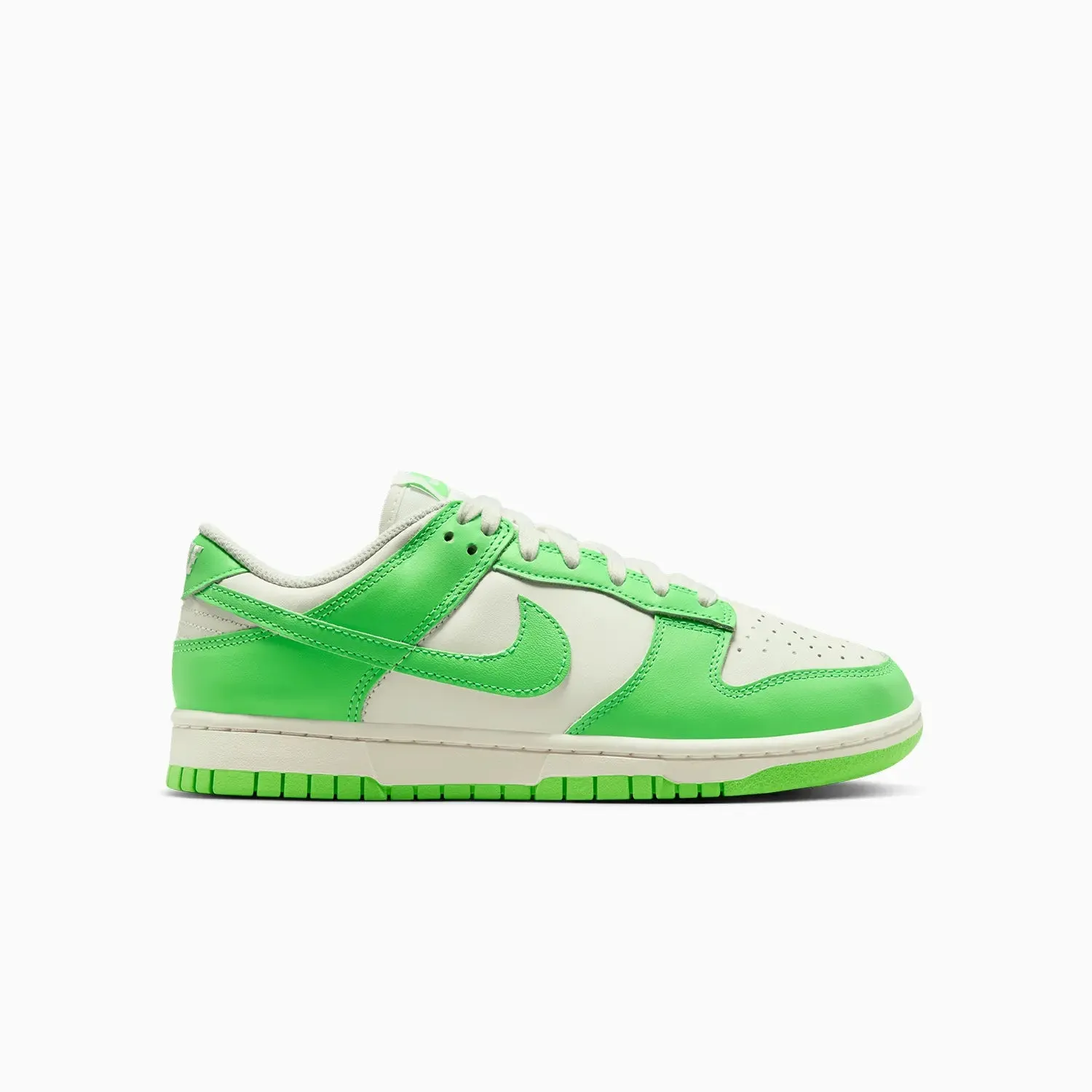 Women's Dunk Low "Green Strike"