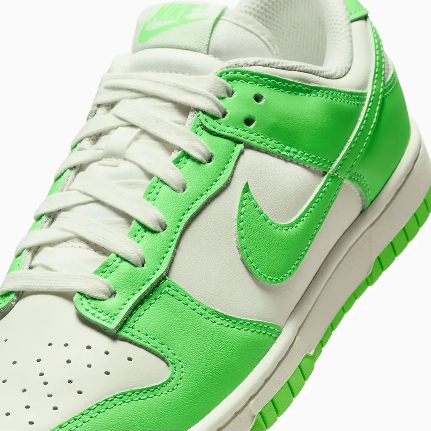 Women's Dunk Low "Green Strike"