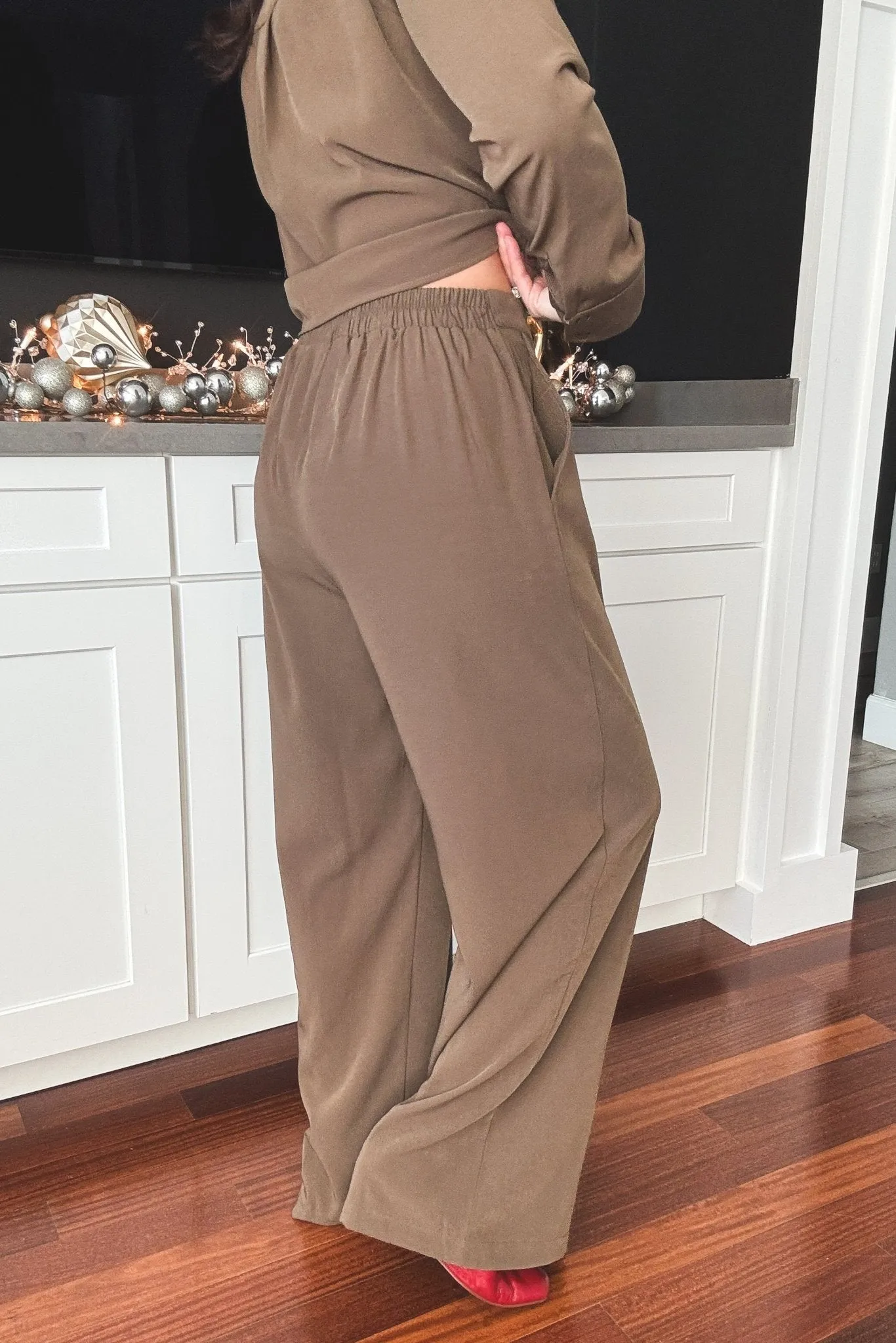 Women's Wide Leg Trousers | Pleated | Brown