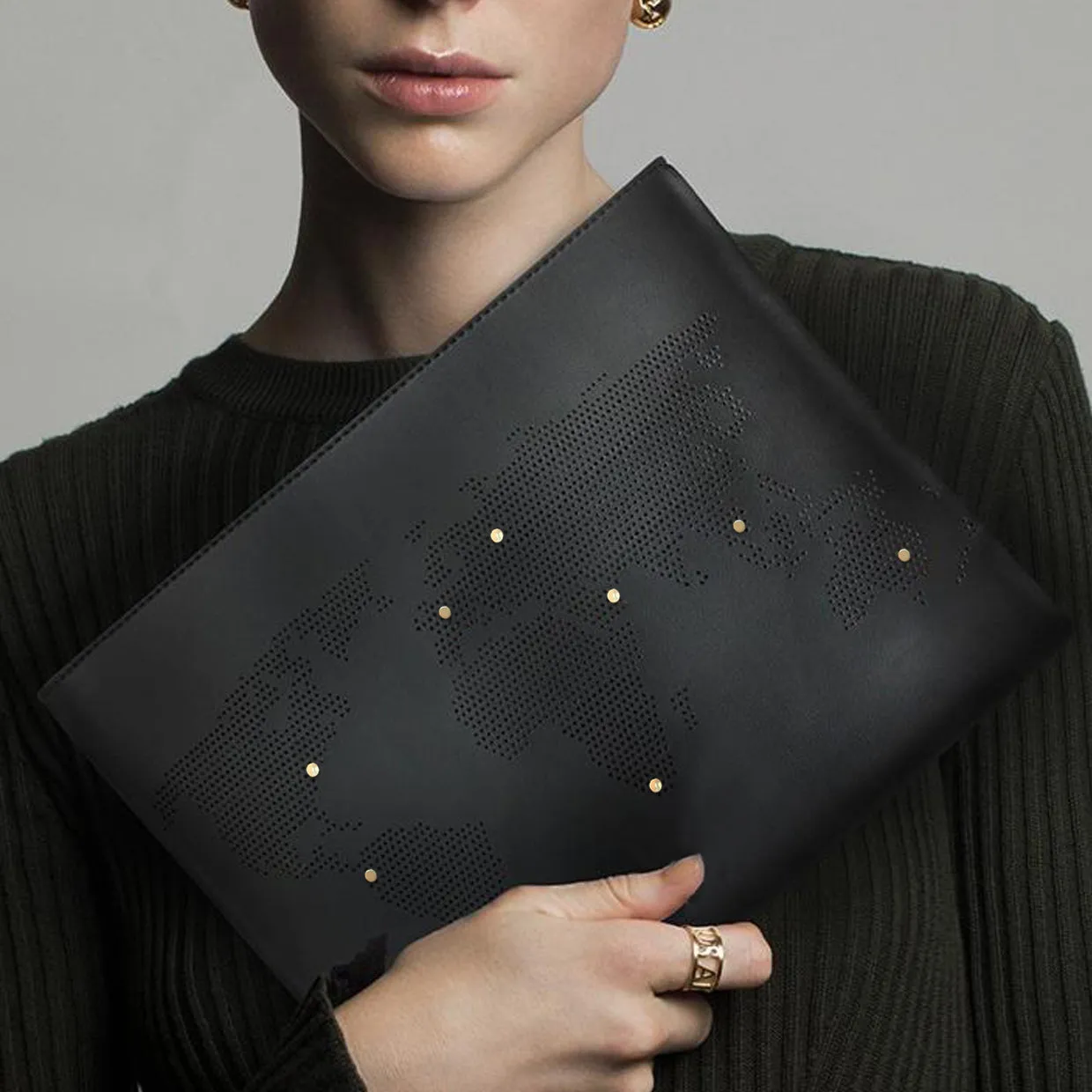 WORLD MAP CLUTCH BLACK