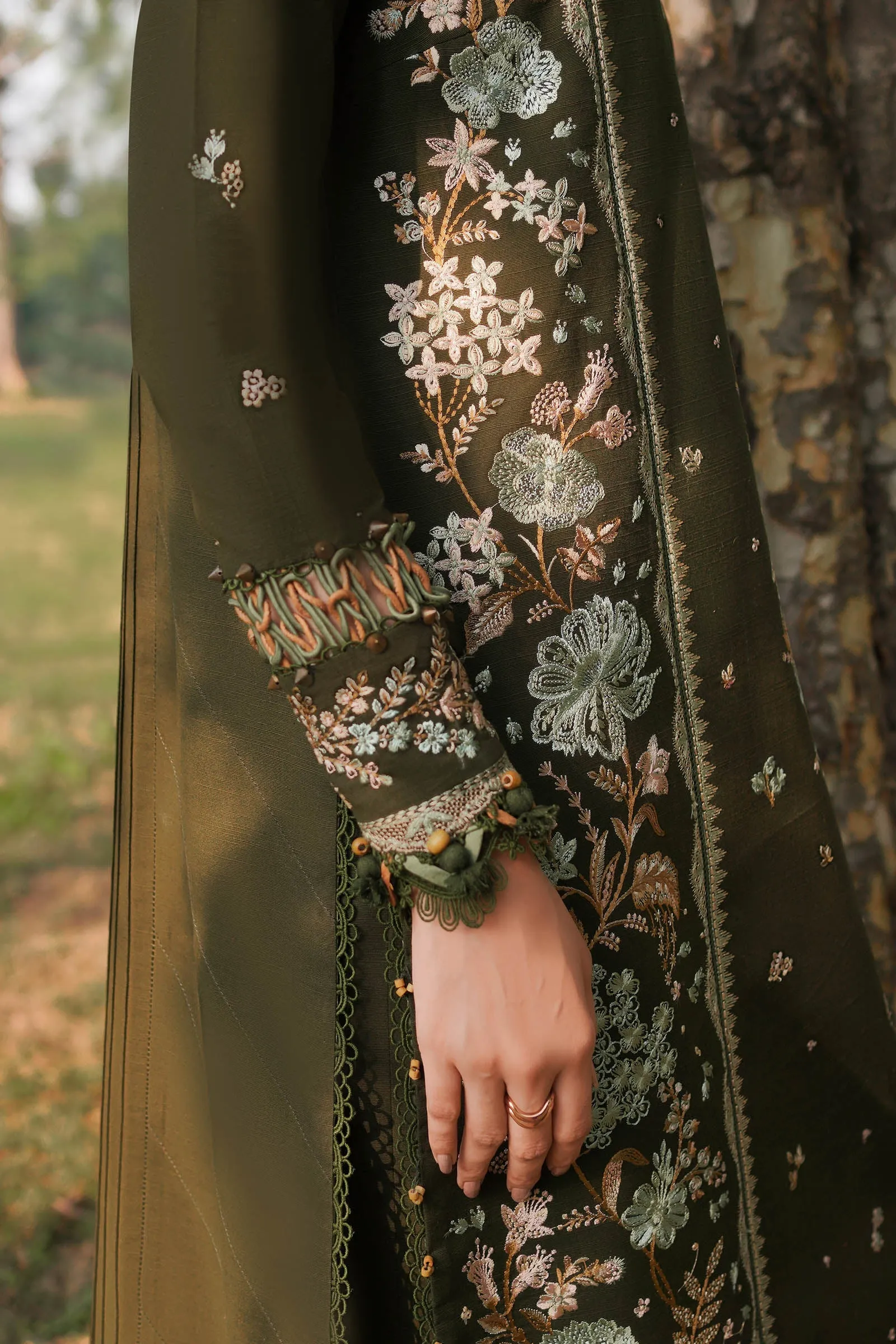 Zaha by Khadijah Shah · Winter Collection Vol-02 – URSIYA (ZW2-23-07)