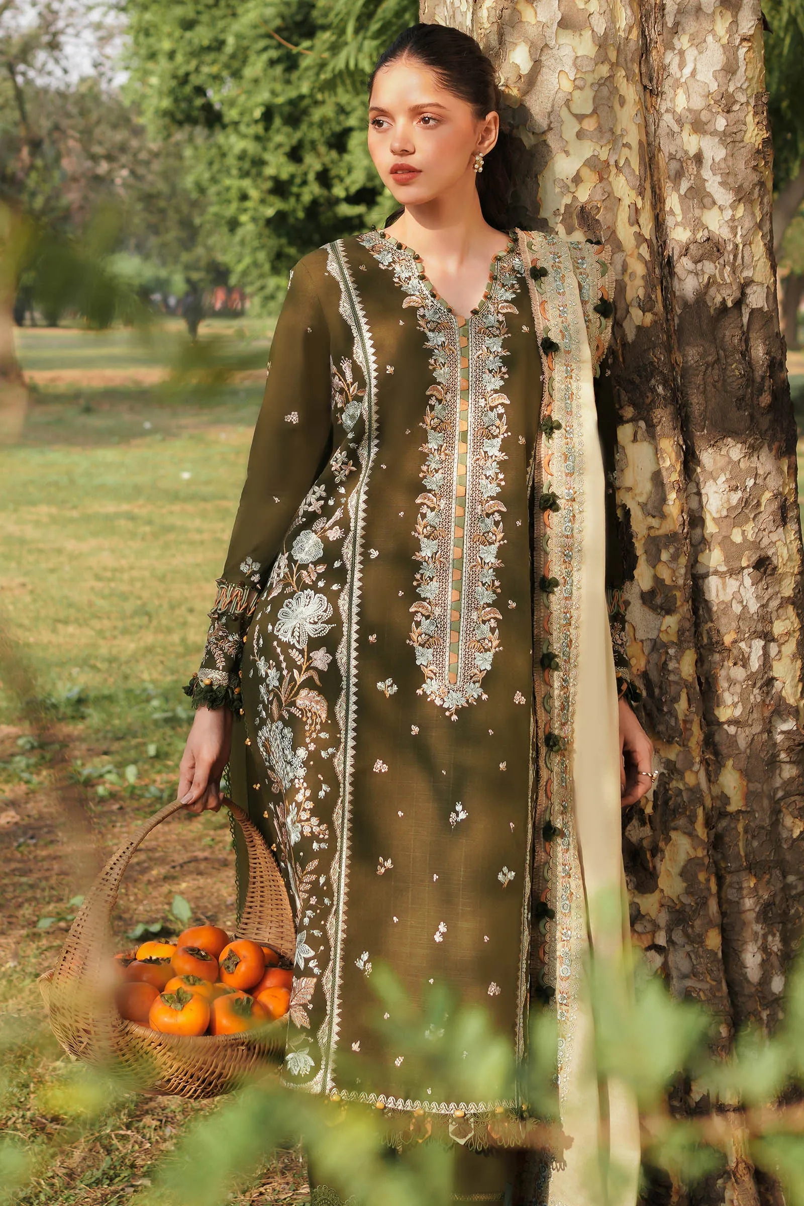 Zaha by Khadijah Shah · Winter Collection Vol-02 – URSIYA (ZW2-23-07)