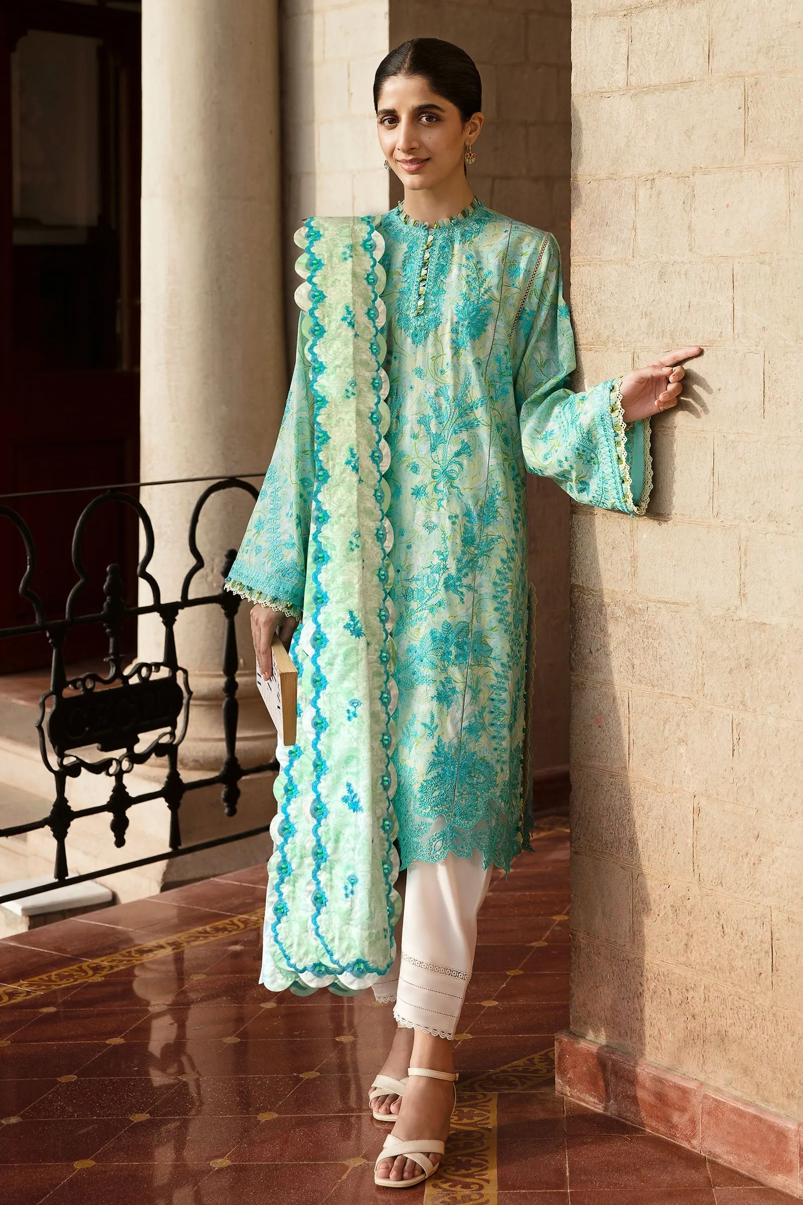 Zaha Festive Lawn Collection – MIRAY (ZF23-05)