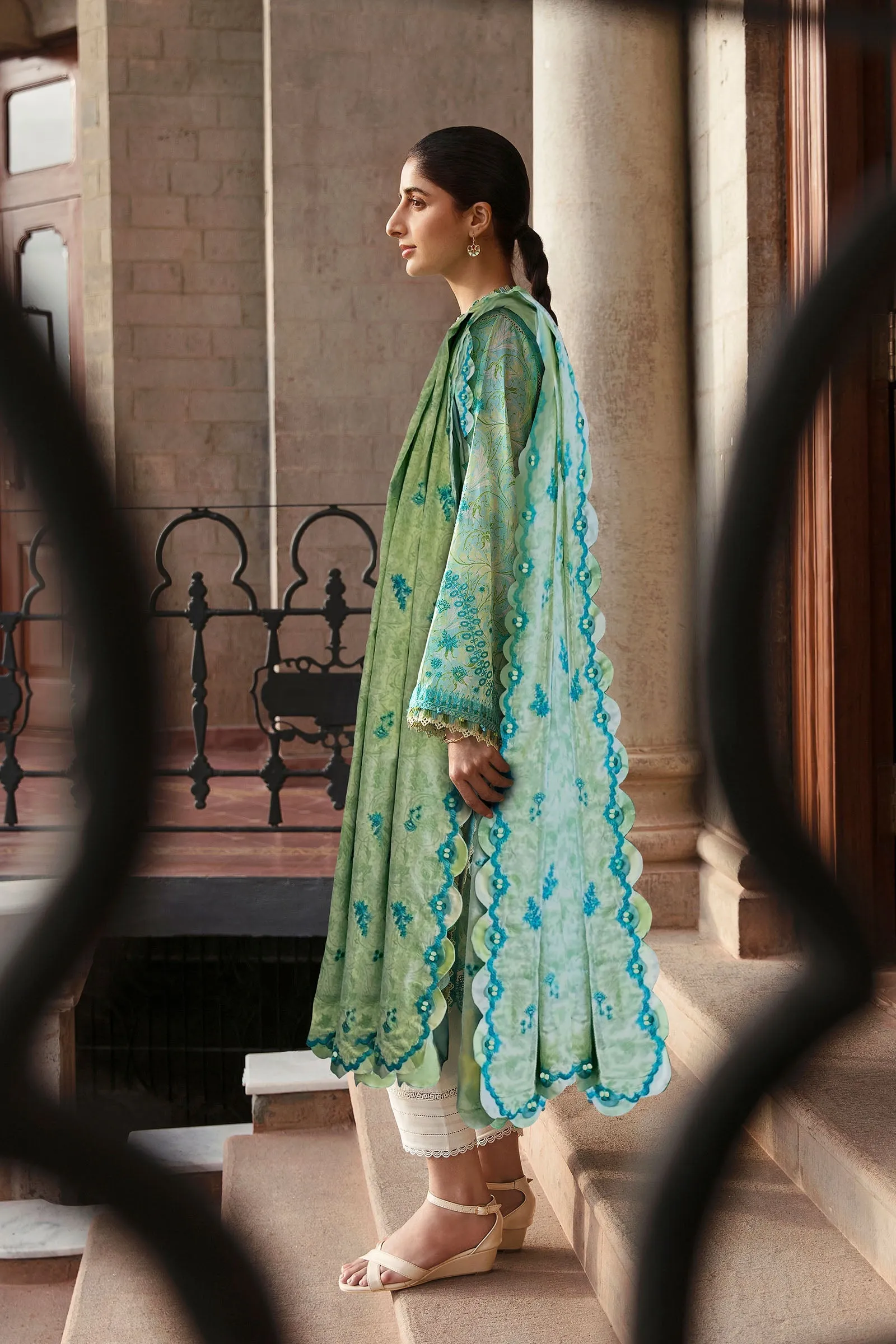 Zaha Festive Lawn Collection – MIRAY (ZF23-05)