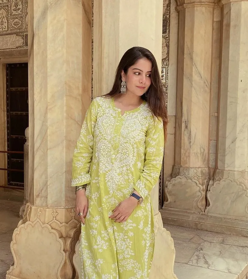 Zainab Chikankari Mulmul Straight Kurti