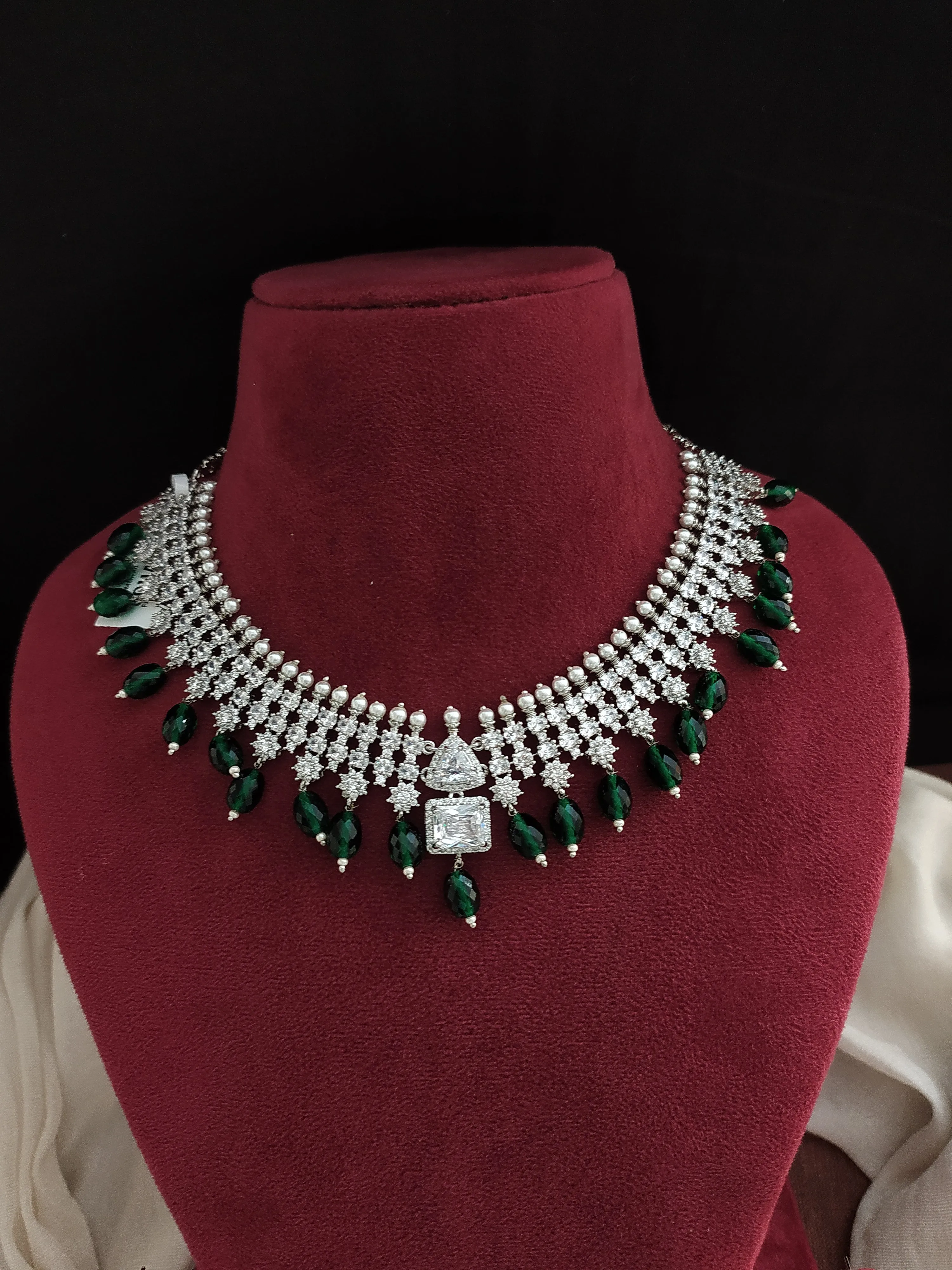 Zircon necklace with beautiful beads dangling (silver-plated)