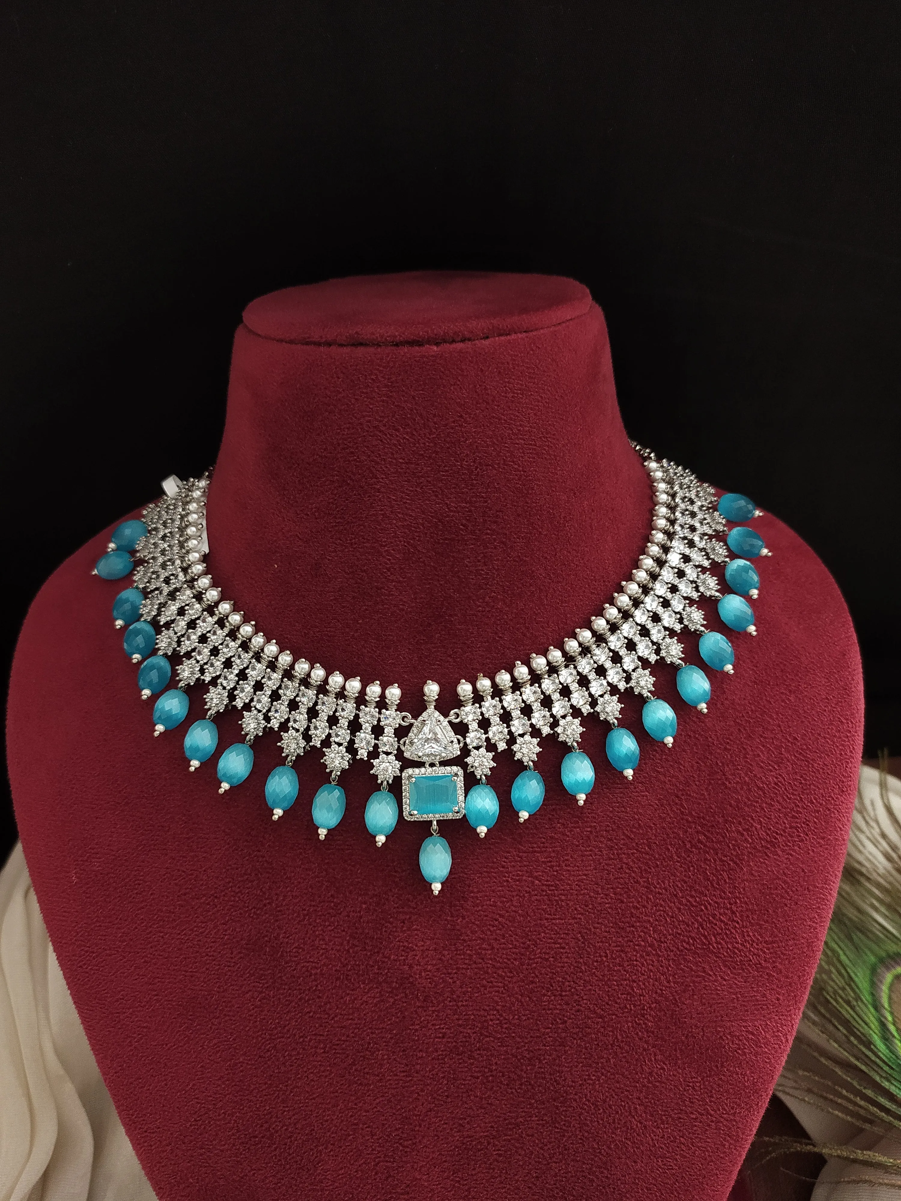 Zircon necklace with beautiful beads dangling (silver-plated)