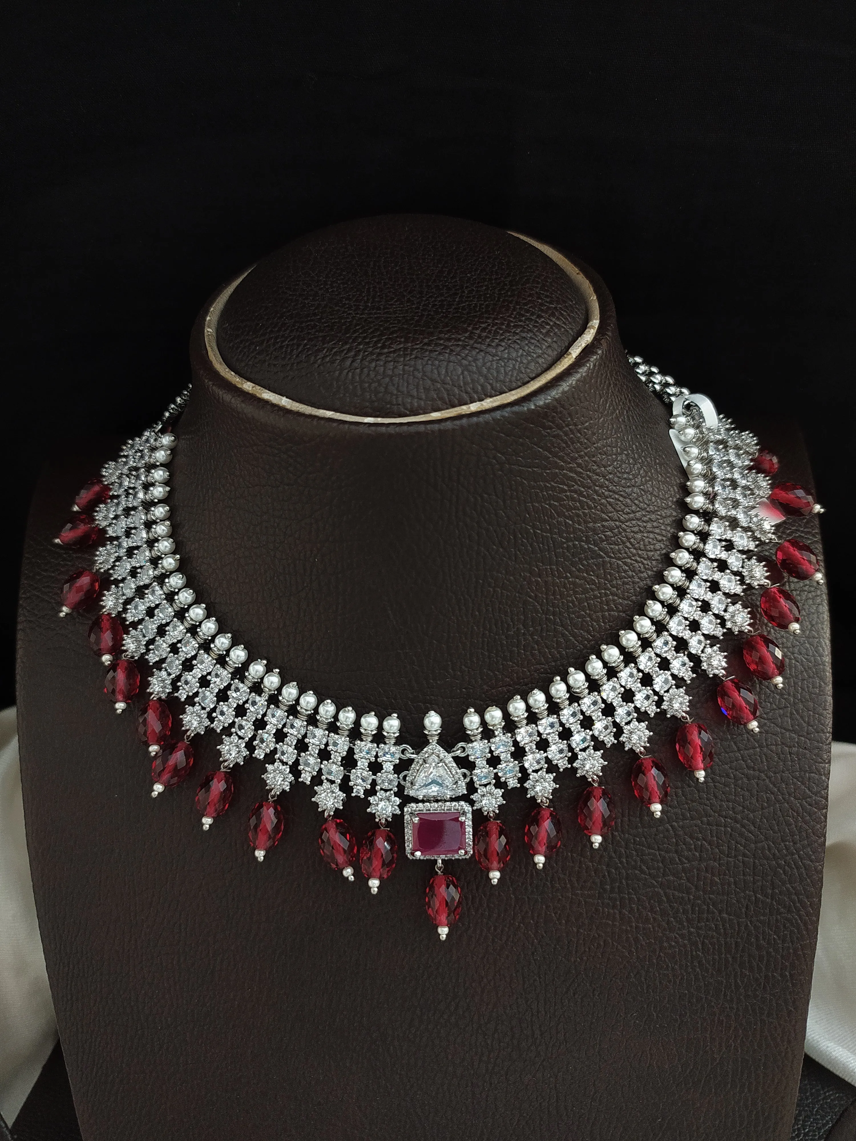 Zircon necklace with beautiful beads dangling (silver-plated)