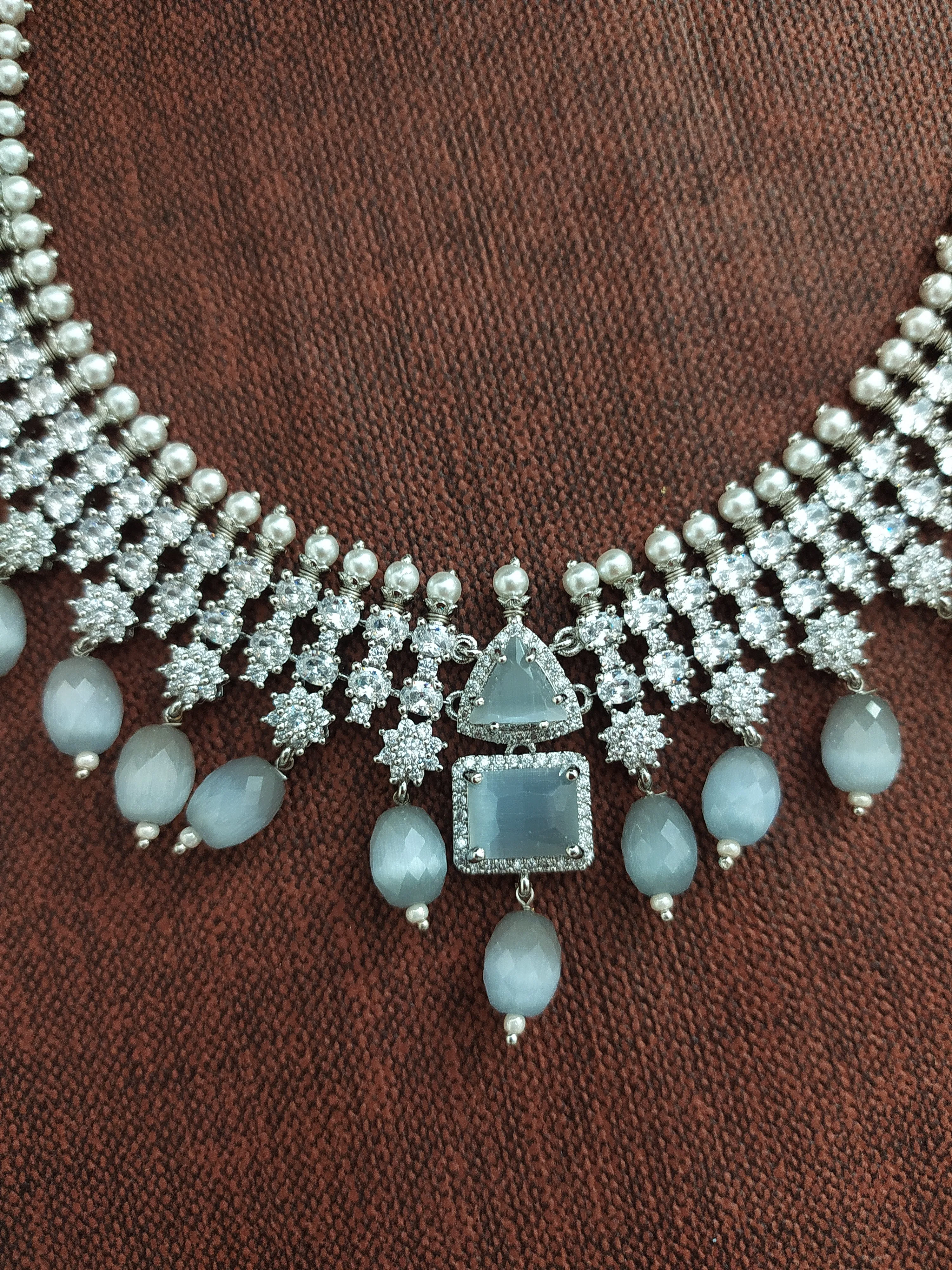 Zircon necklace with beautiful beads dangling (silver-plated)