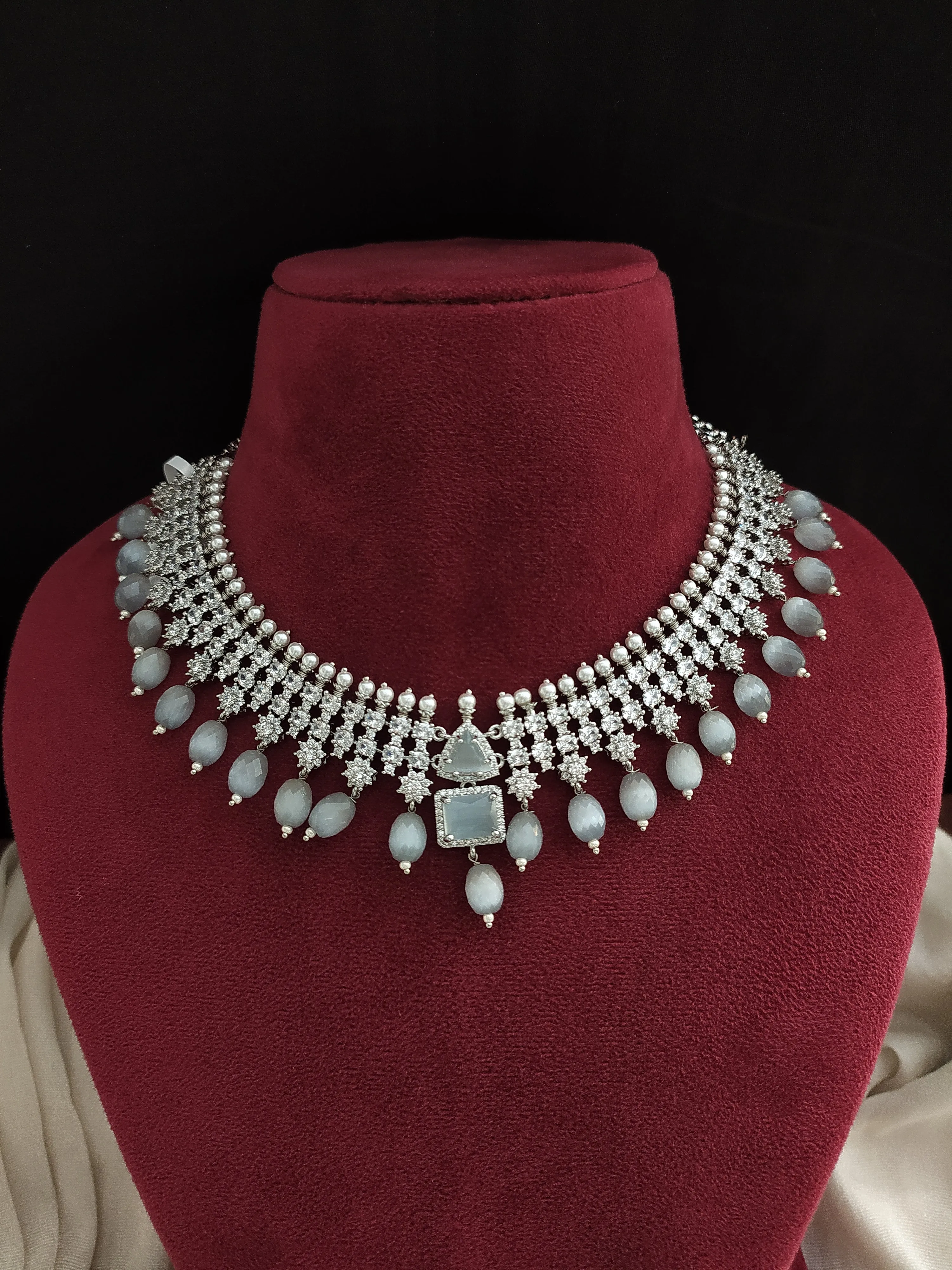 Zircon necklace with beautiful beads dangling (silver-plated)